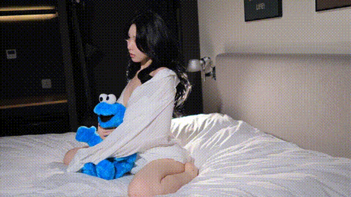 Naked 2 - Yeon Woo